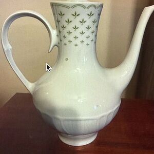 Versailles Porcelain Green and White Teapot, Made in Itabia
